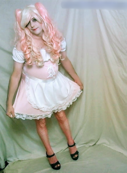 Pink Maid such a cute lil sissy girl