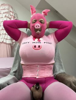 Sissy Miss Piggy