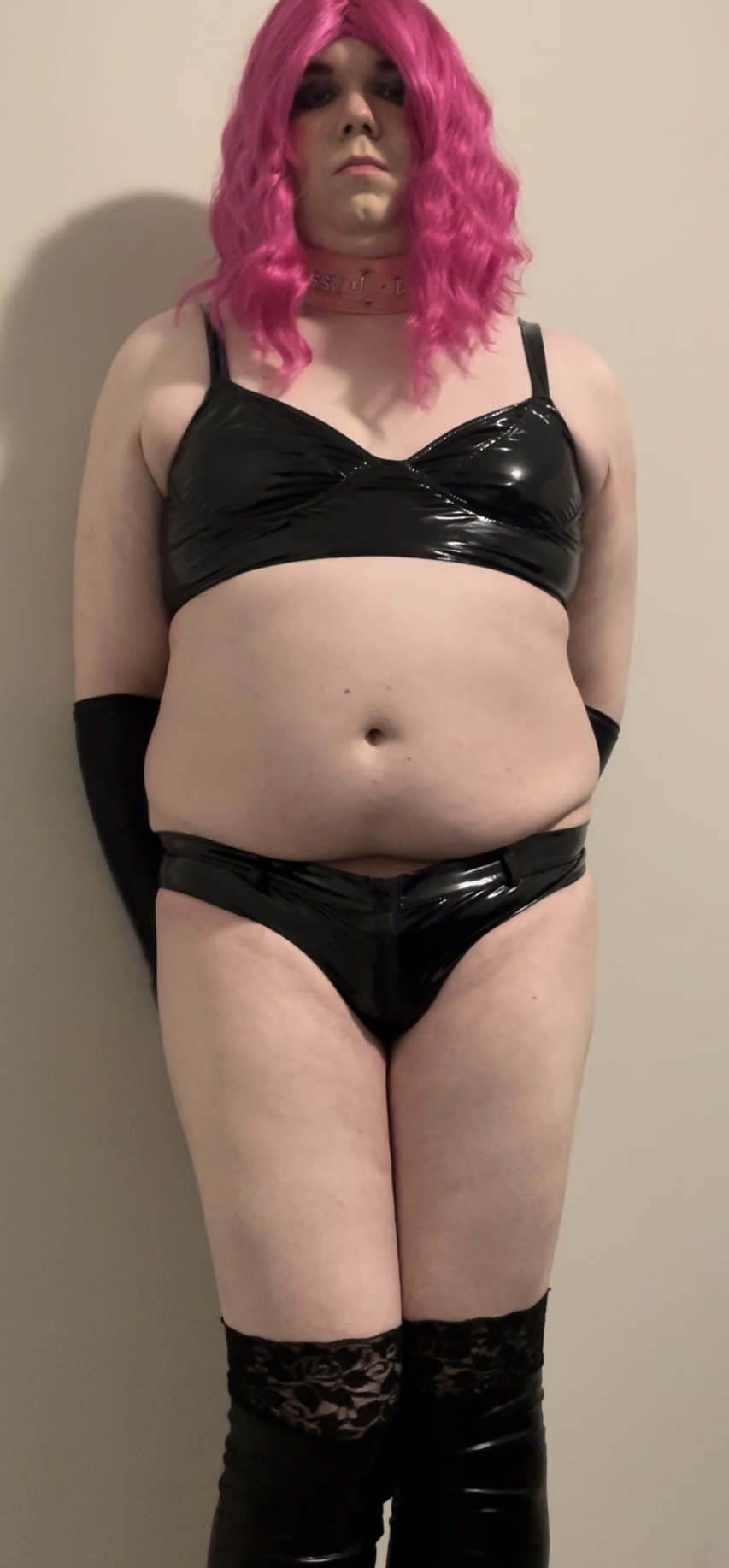 Chaste micropenis sissy rockin’ all leather