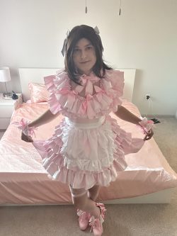 Sissy with reveal