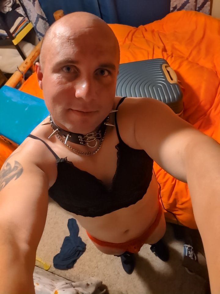 Sissy Cody bondage post