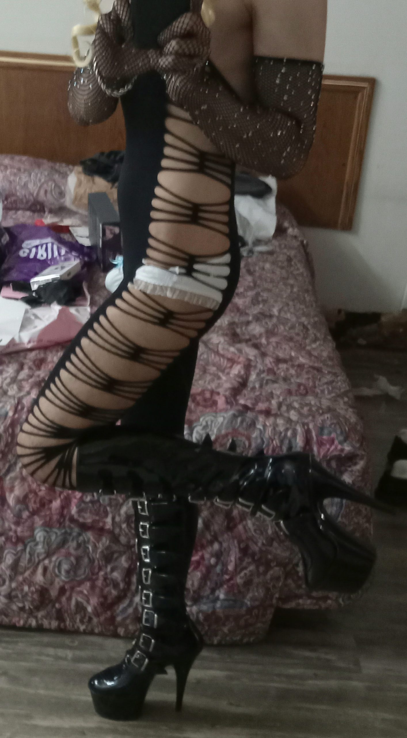 sissy stilettogenie punished in high heel boots part 2
not coming off with those straps