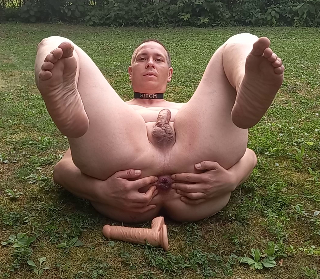 Exhibitionist outdoor nude