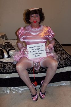 Sissy Maid ready to serve