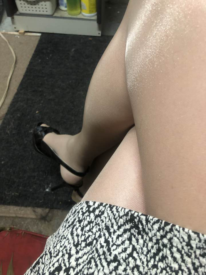 Princess Silkyslips showing off her gorgeous legs