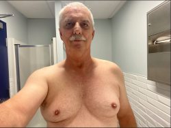 Older Daddy in the Montreal area looking to suck cock and do pics and vids