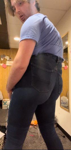 Fàggot Pulling Up Skintight Jeans