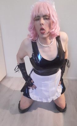 Horny sissy maid Jenna