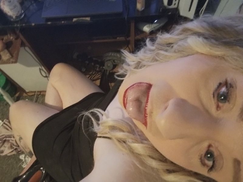 I’m a sissy fuckdoll kik sl*ttysissixx