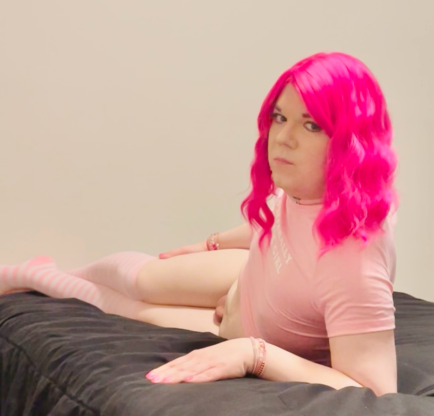 Sissy Donna loves pink – I’m literally just a girl