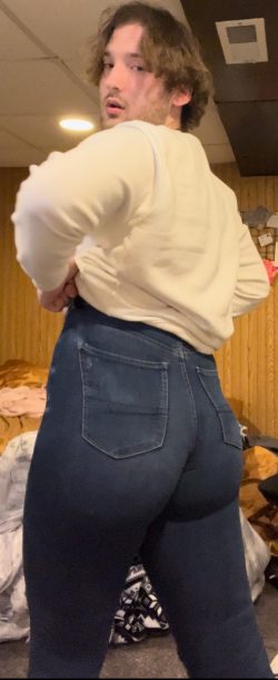 Thick Fàggot Pig In Tight Jeans