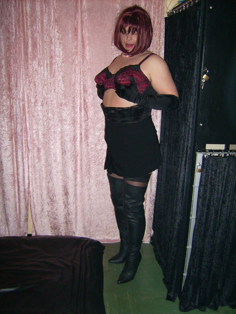 Sissy Sandra full face risk