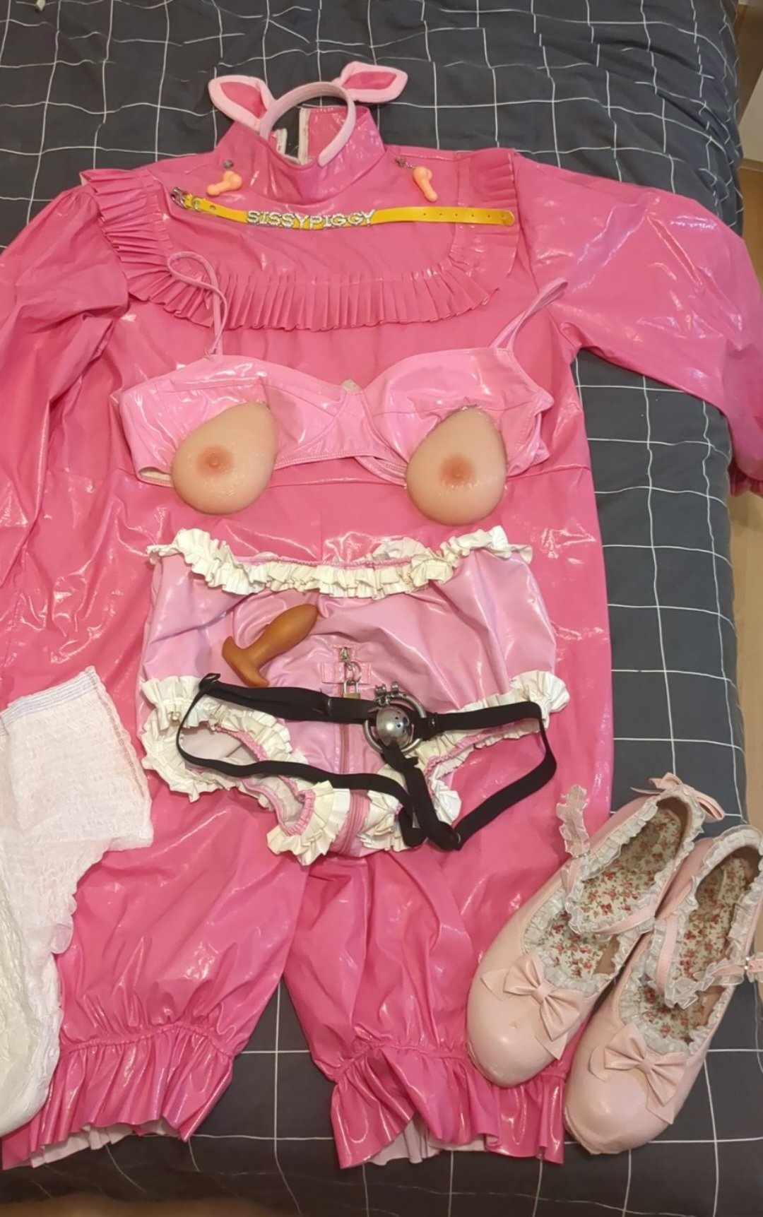 ~ Sissy piggy and male doll