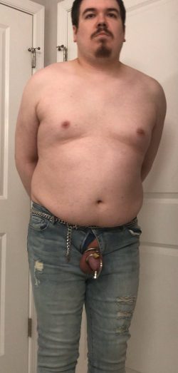 Extend this pathetic loser in women’s jeans and chastity – make my exposure permanent!