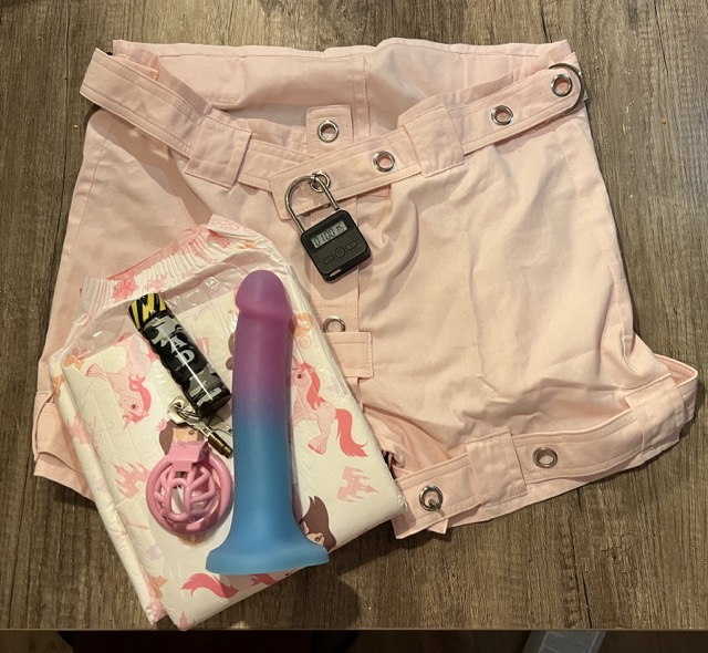 teensissy – Weekend Challenge – Diaper sissy 24/7