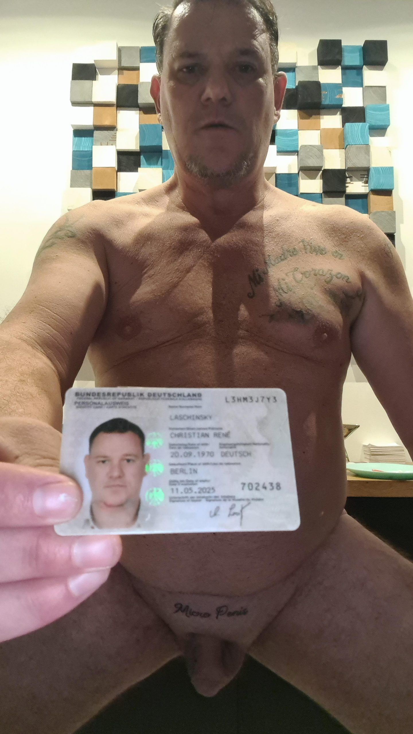 I am a LOOSER WITH A VERY TINY MICRO PENIS. MY NAME IS CHRISTIAN LASCHINSKY