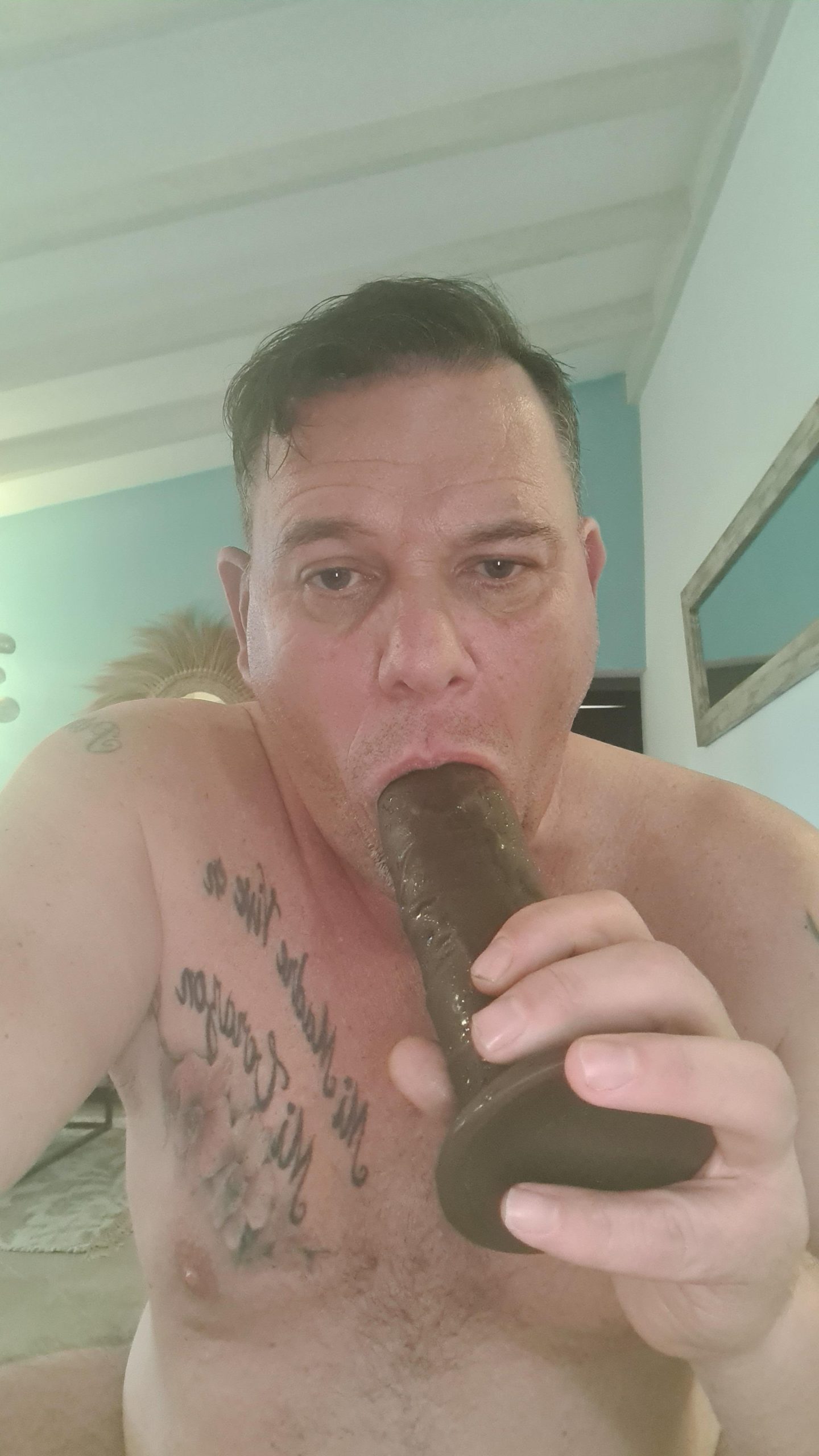 I am a LOOSER WITH A VERY TINY MICRO PENIS. MY NAME IS CHRISTIAN LASCHINSKY