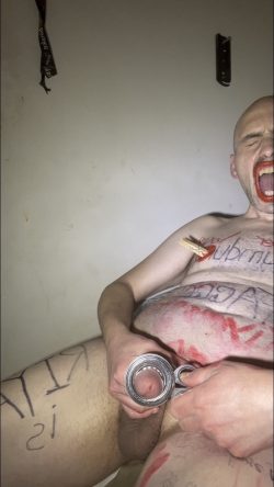 Clown loser, lives to take rich brat’s abuse