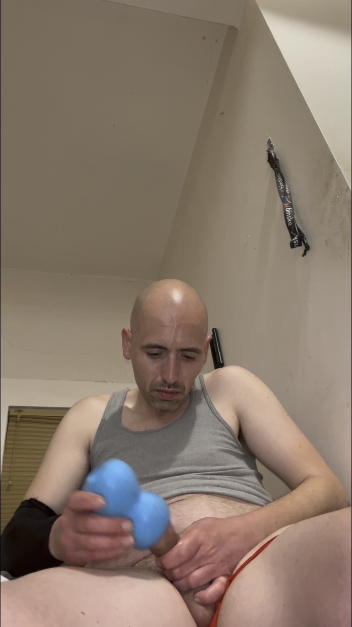 Betaloserbobbi  – Fake pussy and left hand