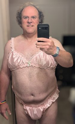 Tom Pitts tomisasub – Tom Pitts sissy f*g in sissy bra and panties over her chastity cage