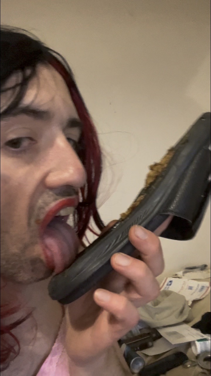 Robert Simpson – Shoe cleaner desperate to lick bottom of shoes clean