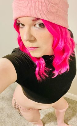 Sissy Donna in black and pink – she just loves crotchless panties