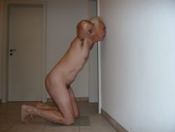 joerg sklave – penalty kneeling