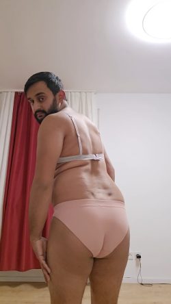 Desi f*ggot ass in pantys