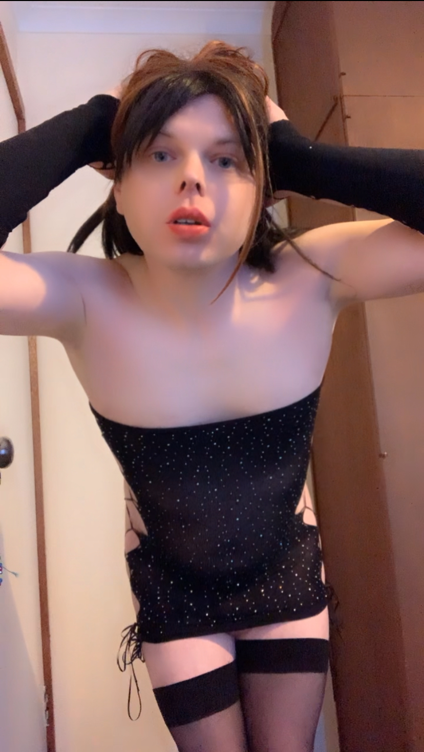 Sissy Lauren exposed anal gape sl*t