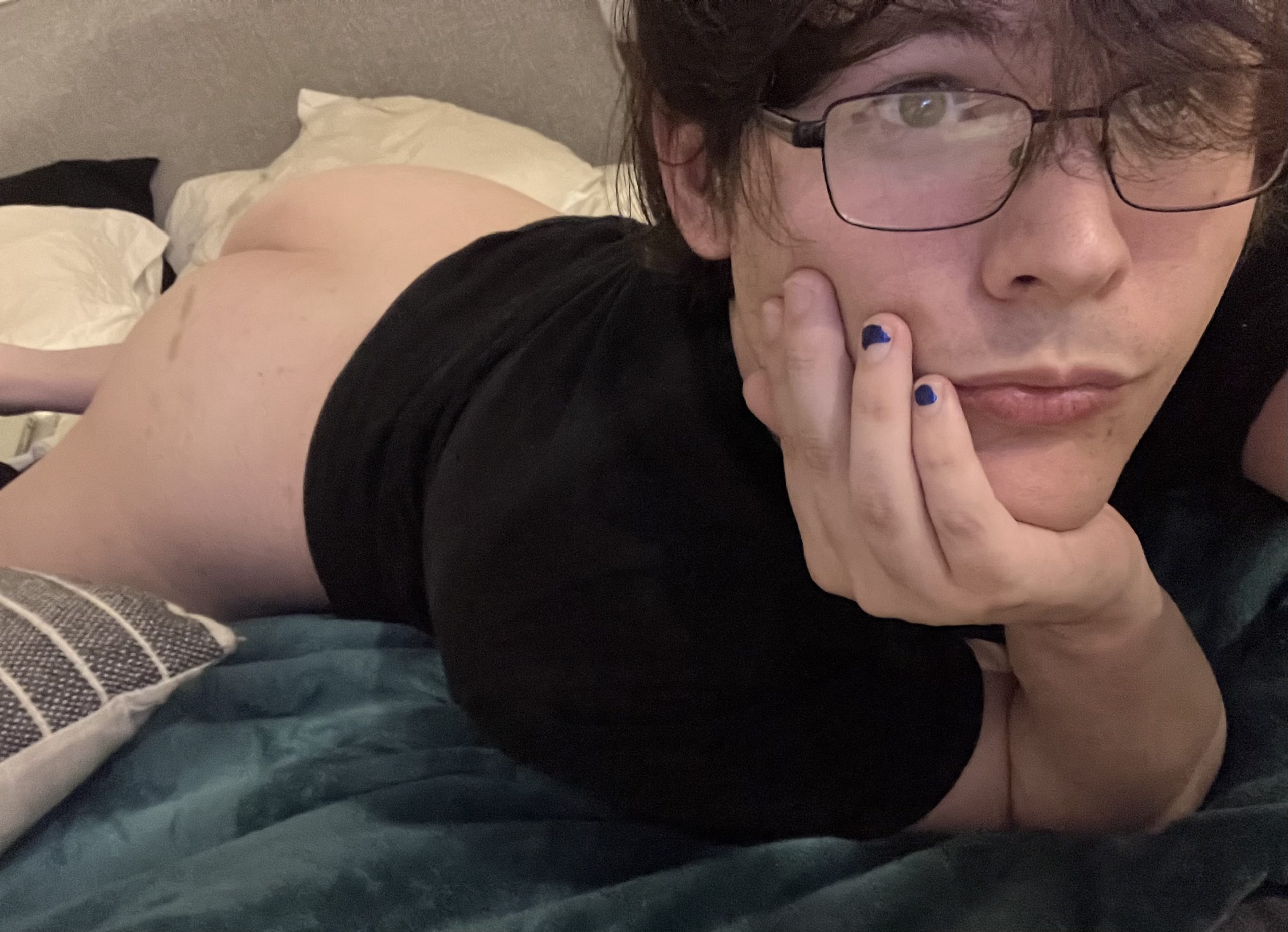 Who wants to login to my insta and post nudes for all my friends to see?