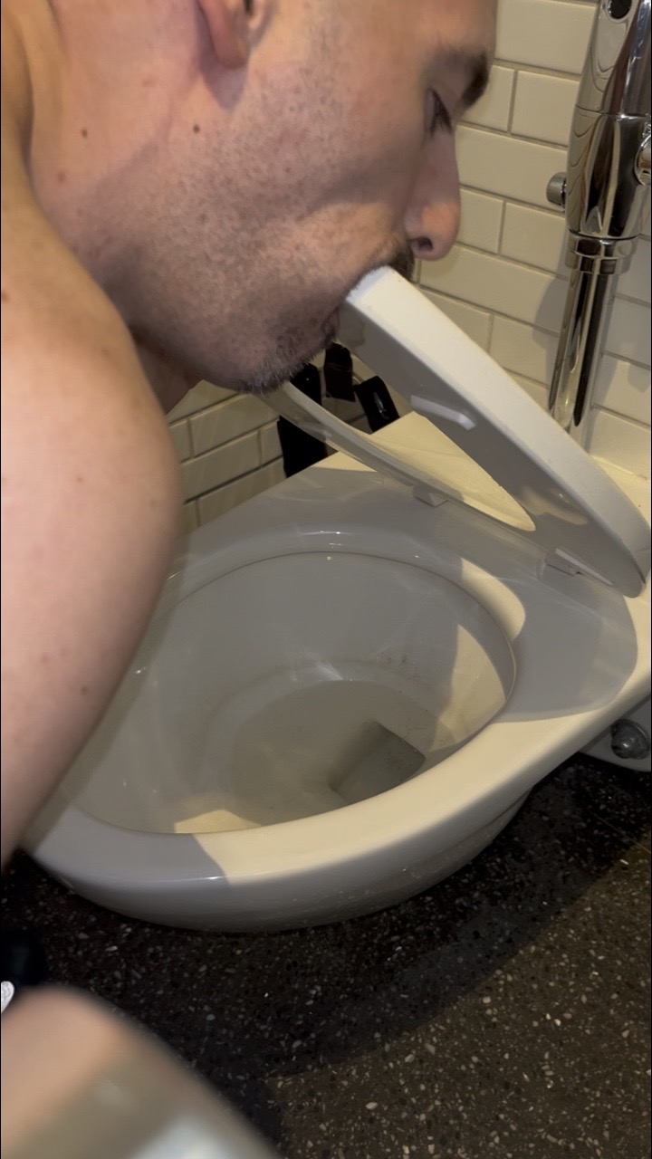 Beta loser Bobby pussy free  – Gross fatty is a disgusting freak deserving of exposure