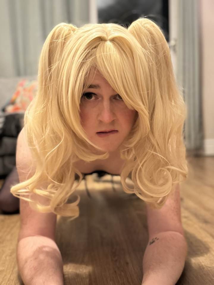 Sexy UK sissy @SissyChrissy