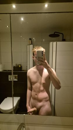 Dutch sl*t looking to suck