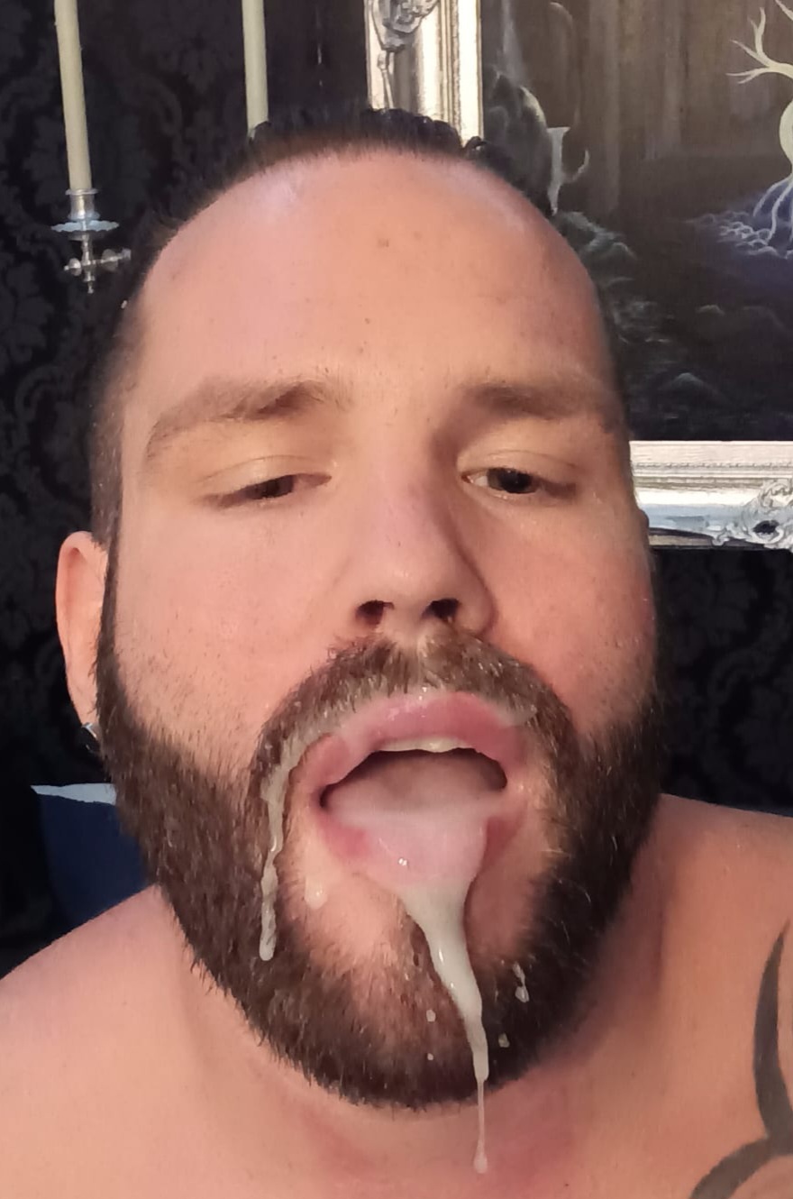 Christian Baas bekommt sein maul durch gefick