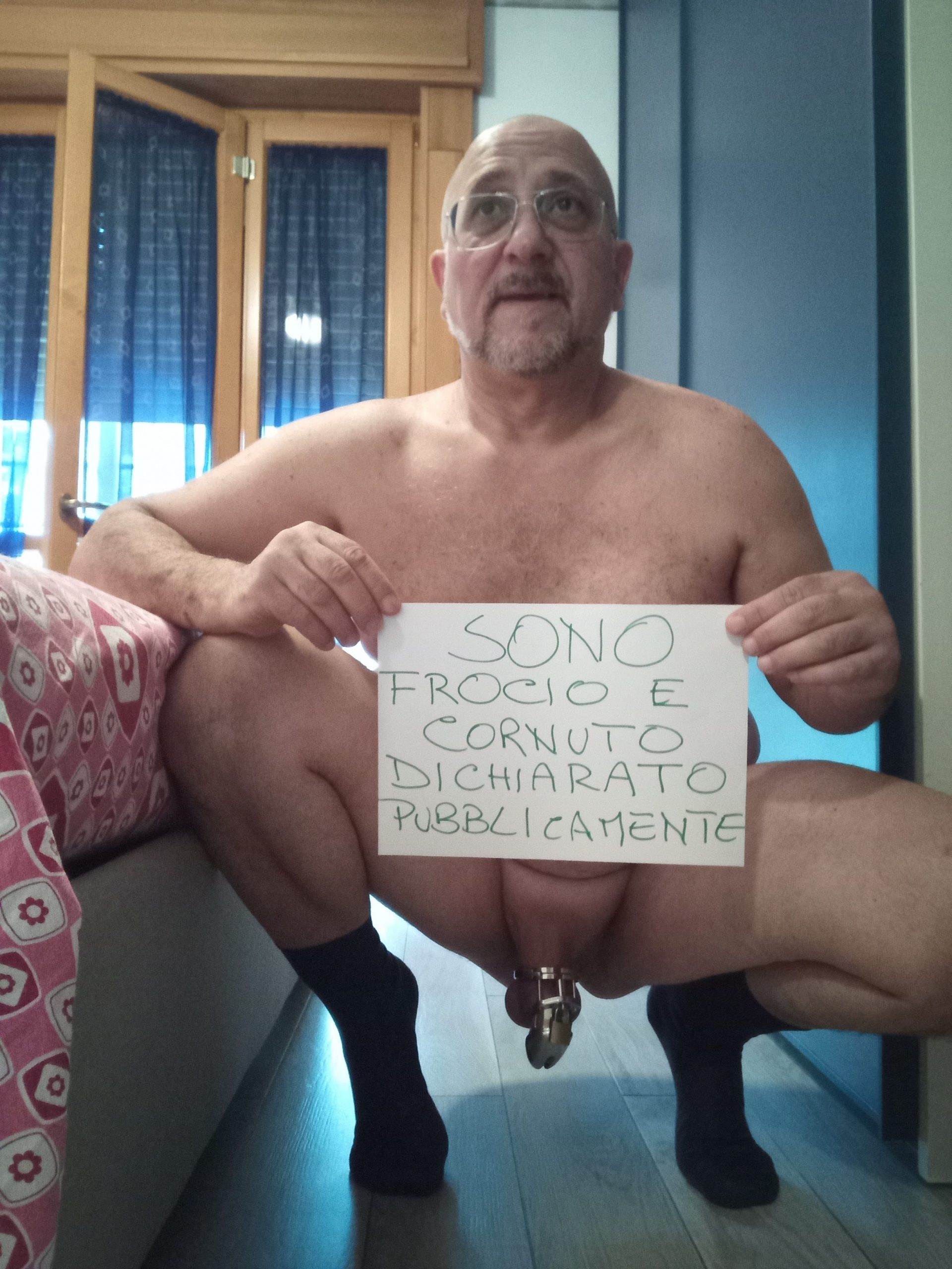 Massimiliano Valentino cuckold e frocio