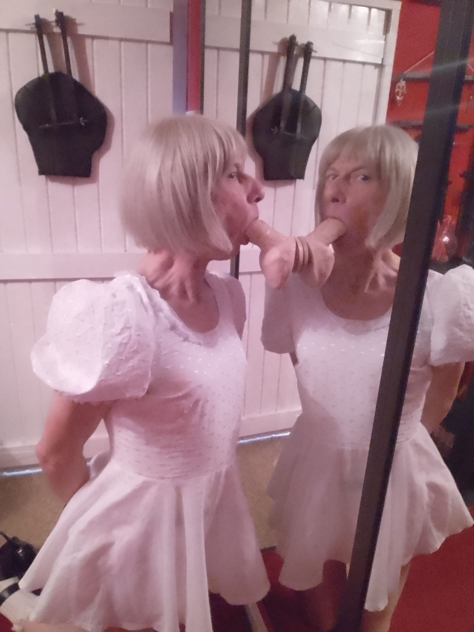 Sissy cynthia sucking