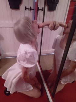 Sissy cynthia sucking