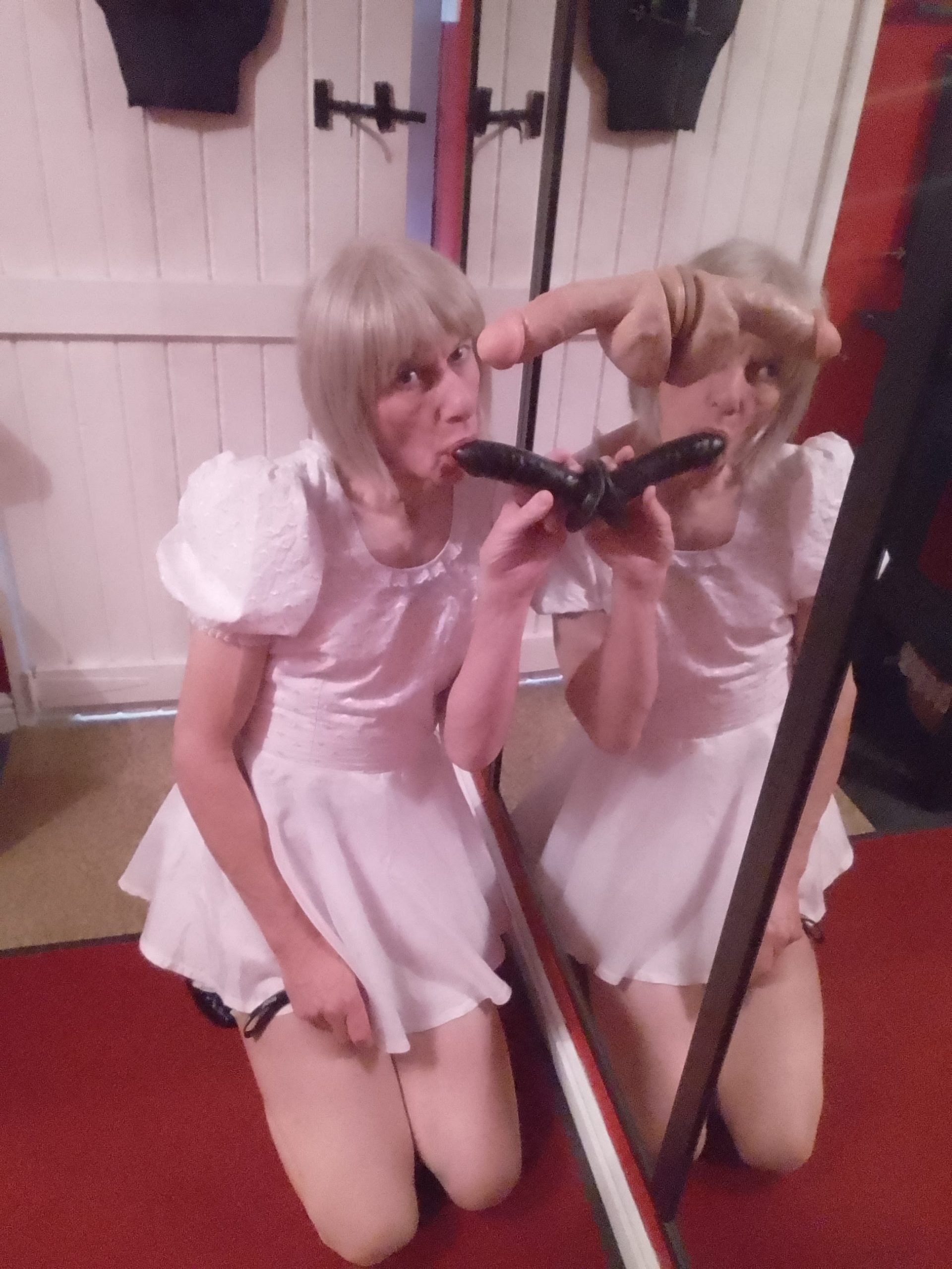 Sissy cynthia sucking