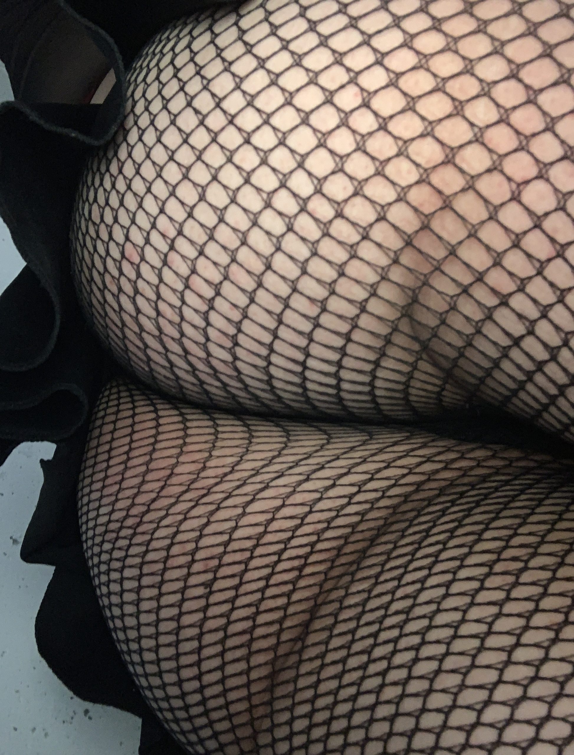 Kelli_Sissy public garage sl*t