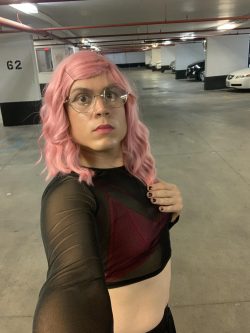 Kelli_Sissy public garage sl*t