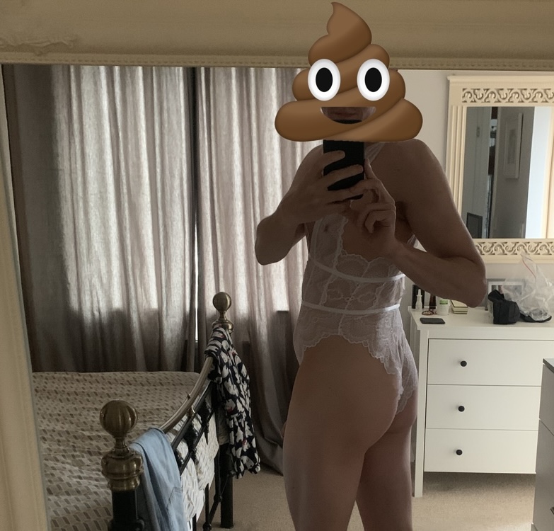 Kingofchatpic – Re-creating my wife’s lingerie pics