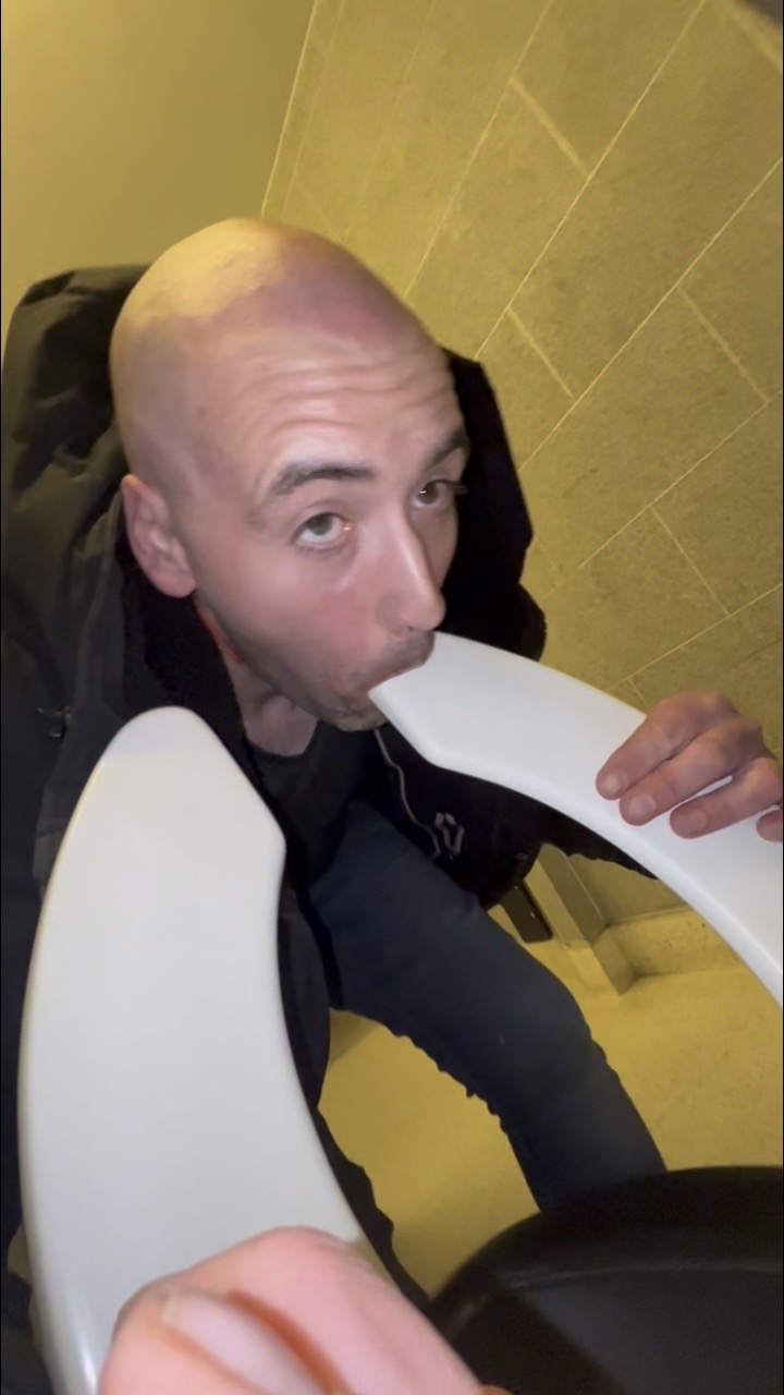 Human toilet cleaner