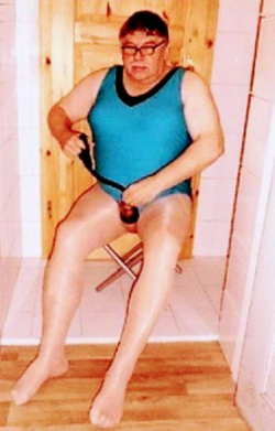 ~ Sissy in nylons pantyhose play with a pump