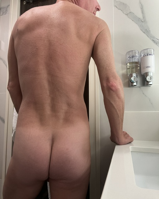 Naked is best as a sub F*g  seen with no clothes on