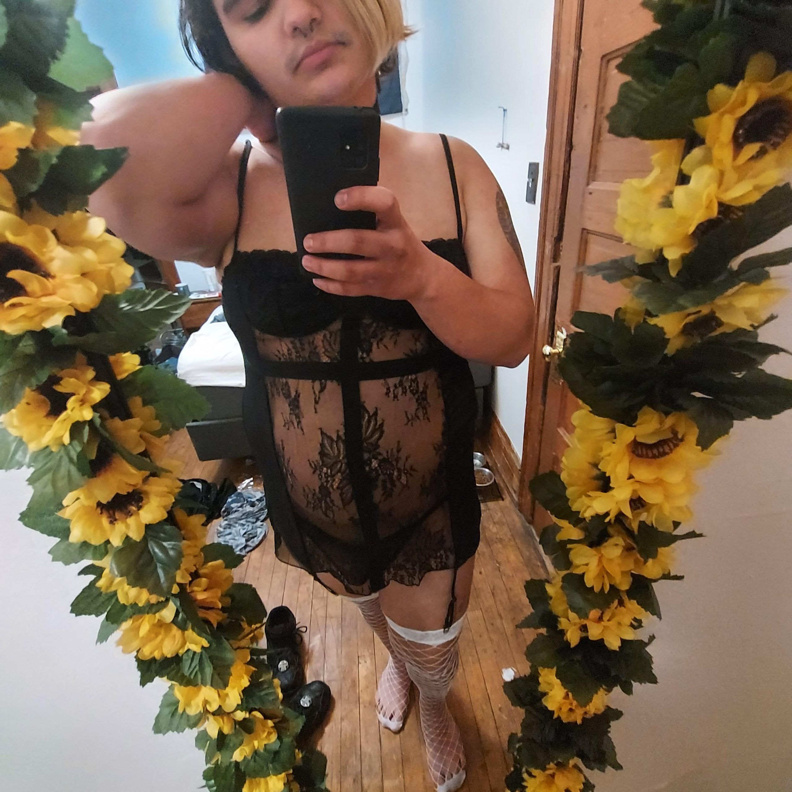 Sissy wh*re available to anyone