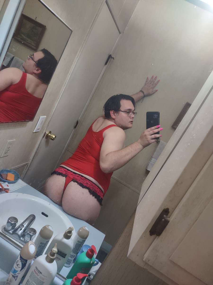 Exposed sissy white boi Full name @25EXT