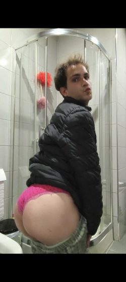 Hi i m Luís pathetic Sissy panty wearing cry baby