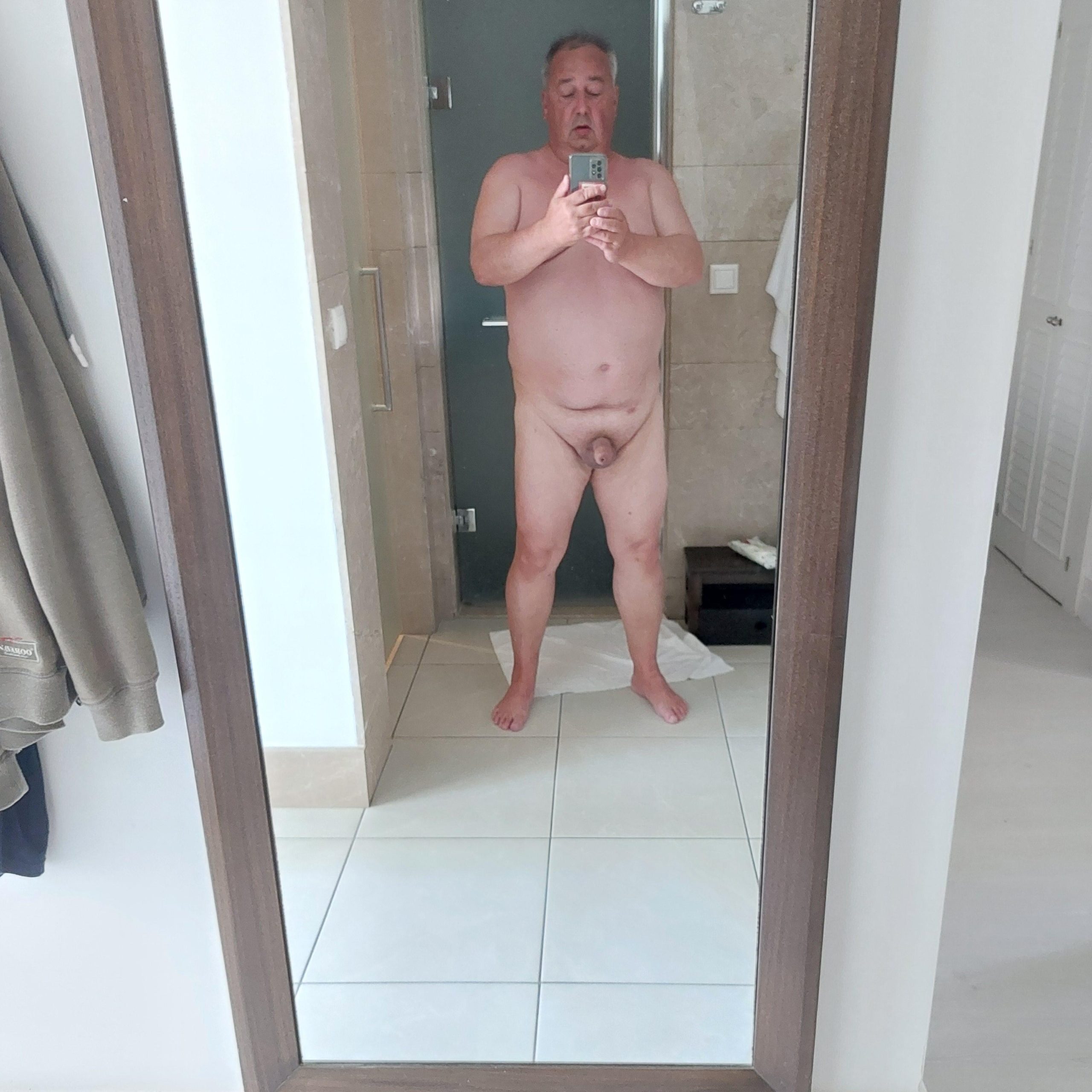 Naked and exposed –  nackt und exposed