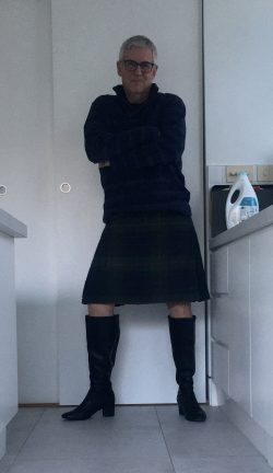 Kilt, boots and tights