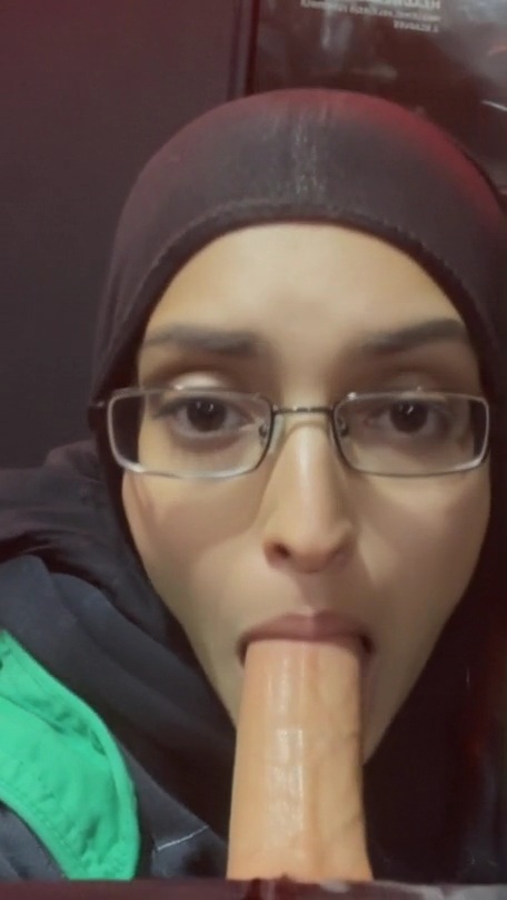 Me paki aliya horny for big white dick